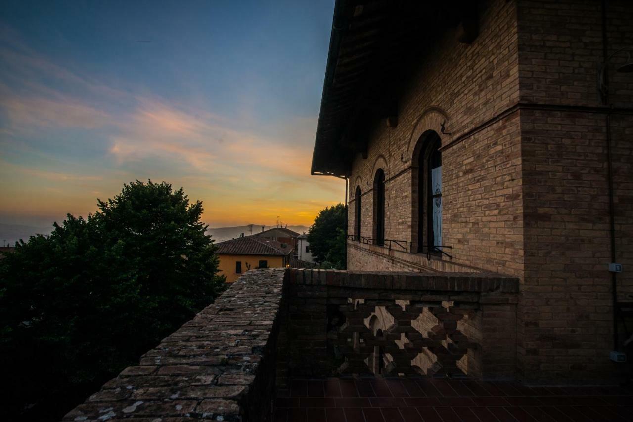 Appartamenti Villa Mascagni Волтера Екстериор снимка